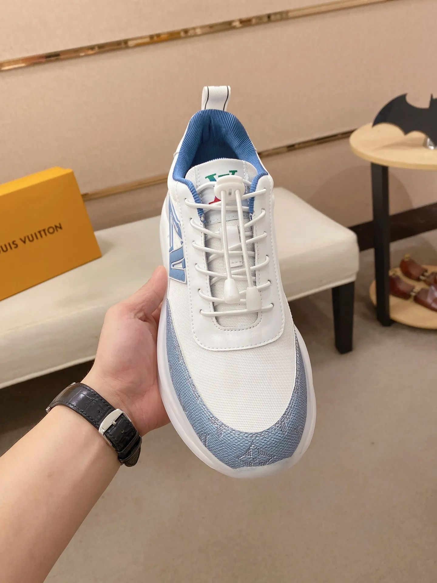 Factory price: 462💰🎉🎉LV~Louis Vuitton trendy men's shoes, new shipments, latest matching, the same style as the official website, super high quality, hot sales of the season [strong][strong][strong]Selected first-layer cowhide, comfortable cowhide lining, original last, comfortable on the feet, wear-resistant rubber outsole, size: 38-44.